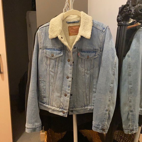 Levi's Jackets & Blazers - Levi Sherpa Jean jacket